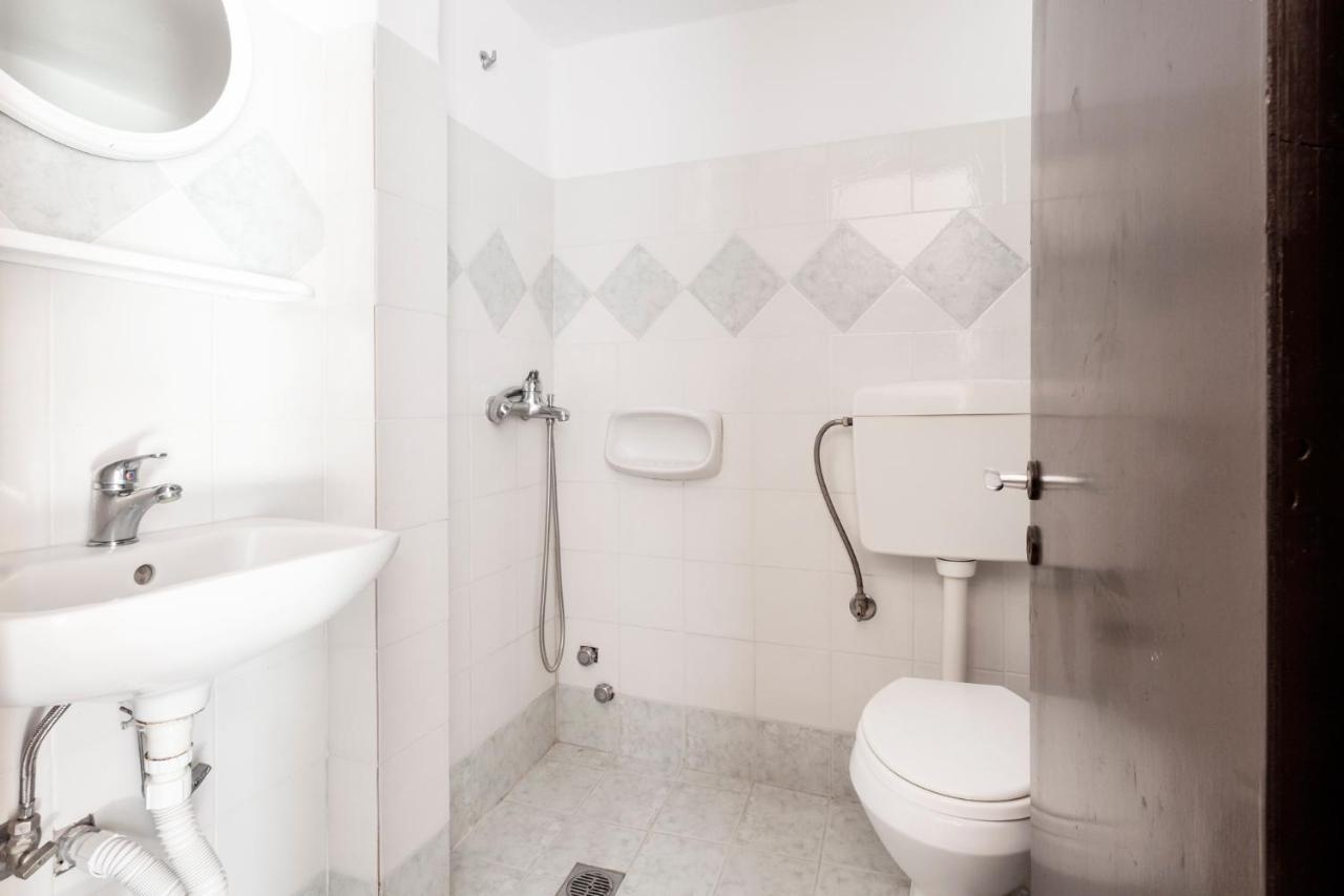 One Bedroom Apartment With Kitchenette# 12 A Raches  Bagian luar foto